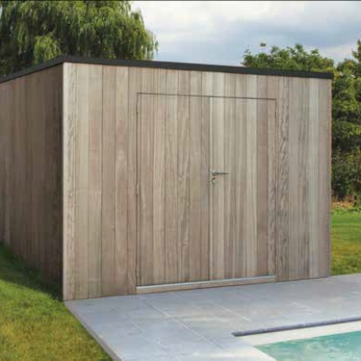 Box in iroko 300 x 200 cm met dubbele deur en verticale beplanking