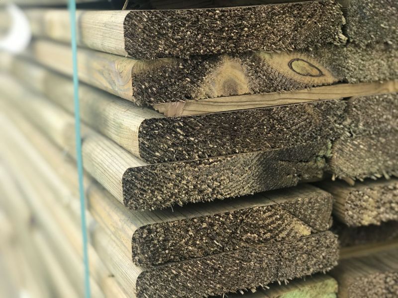 Geschaafde plank in geïmpregneerd hout 28 x 145 x 3000 mm
