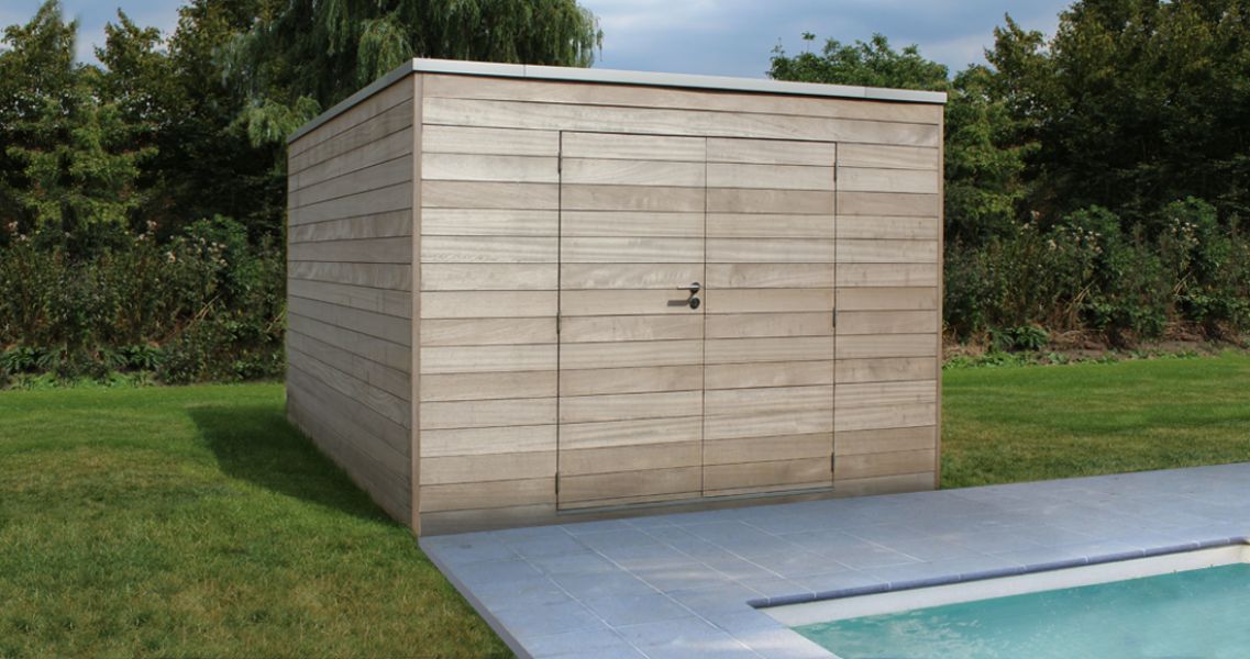 Box in iroko 300 x 600 cm met dubbele deur en horizontale beplanking