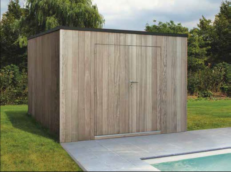 Box en iroko 300 x 300 cm avec double porte et bardage vertical